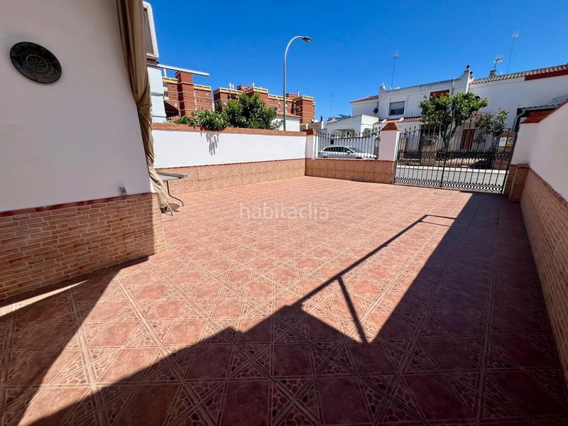 Foto fd36226c-9309-44f0-b8f2-81389be5a217. Casa adossada a Salesianos Utrera