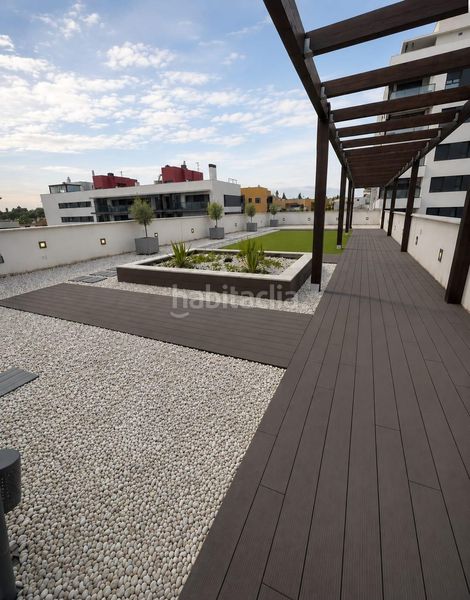 Foto 0d3d6924-4b0a-4fb7-bfa9-8e19a6ad717e. Pis amb aparcament piscina a colores - entreparques Sevilla