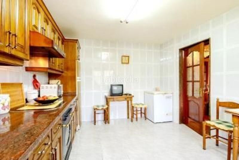 Foto 5488f700-404d-415c-9fe0-d0df7d33f588. Casa amb aparcament a Bimenes
