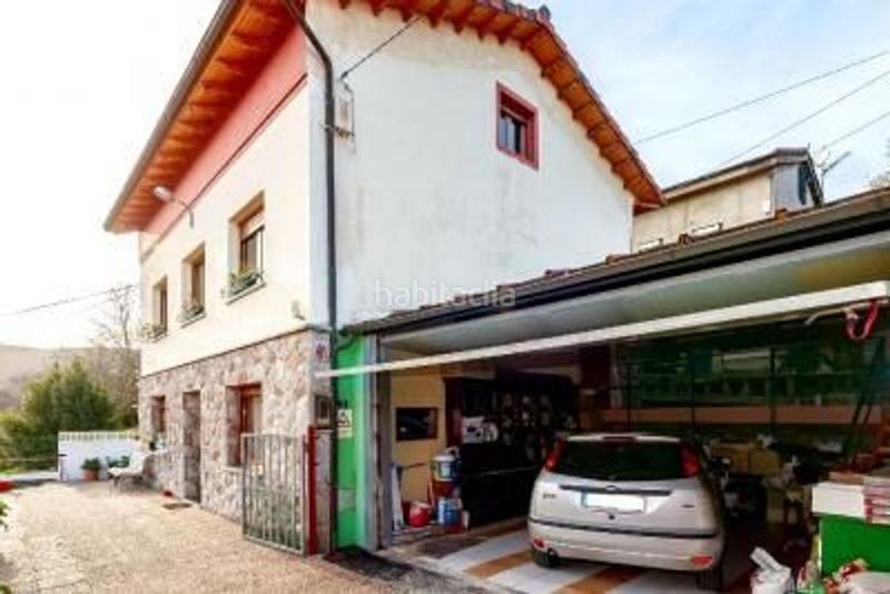 Foto dc53f294-2186-4306-a201-f16d50ff71fa. Casa amb aparcament a Bimenes