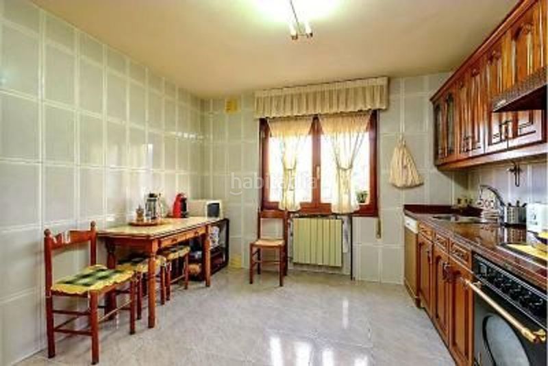 Foto f1bb8ef2-8571-42d0-a480-023b29686f64. Casa amb aparcament a Bimenes