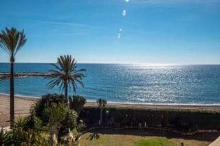 Etagenwohnung in Puerto Banús. Piso en 1 línea de playa en puerto banús!!