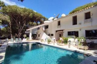 Xalet a Marbesa. Dos villas juntas en segunda línea de playa
