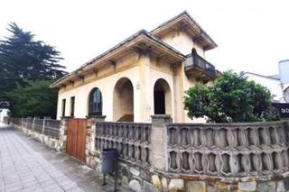 Casa  Autovia avda de galicia. Gran casa al lado de la playa del murallón, tapia de casariego