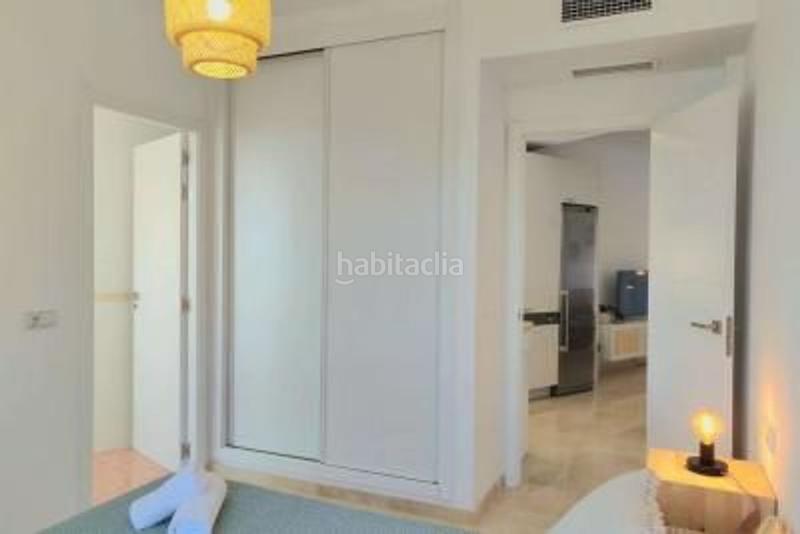 Foto abbff54a-7b1c-4ce8-b876-92e2a561d0d1. Piso  con terraza y vistas al mar el carvajal en Benalmádena