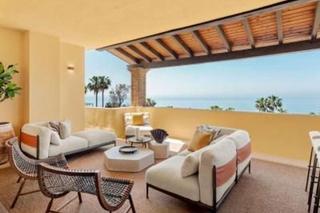 Appartement à Casco Antiguo. Impresionante ático dúplex en río real playa  marbella