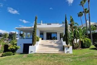 Chalet en Los Naranjos. Villa en venta en los naranjos golf, nueva andalucía