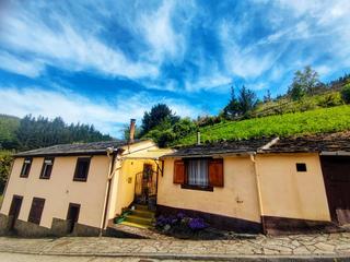 Casa  Lugar ruta del agua. Casa rural con terreno en taramundi  perfecta para vivir o para