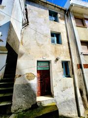 Casa adossada a Calle pelayo 2. Encanto histórico con posibilidades infinitas en figueras