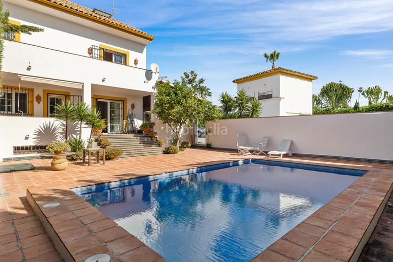 Foto 42ad6b49-4324-4944-b9fd-61e2e3f2b499. Casa a schiera con riscaldamento parcheggio piscina in Marbella