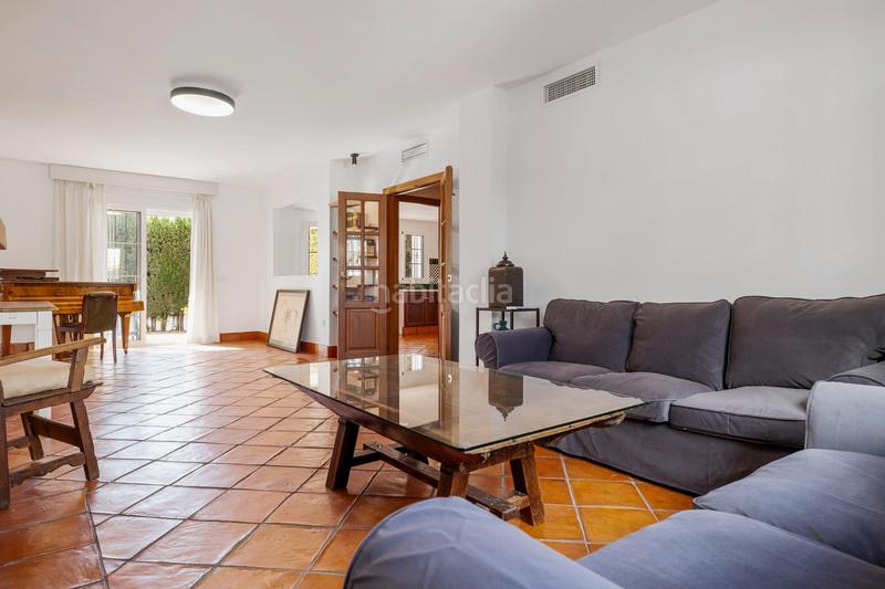 Foto 8db7f319-232d-43d6-8a61-4ee3e56c7869. Casa a schiera con riscaldamento parcheggio piscina in Marbella