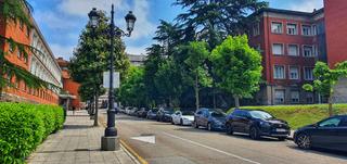Aparcament cotxe a Llamaquique. Plaza de garaje para coche grande y moto en centro de oviedo!