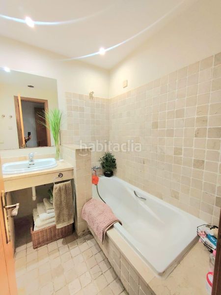 Foto 4d4055ba-50fb-4dcd-8999-f4b33d2e3e32. Apartament amb calefacció aparcament piscina a Río Real Marbella