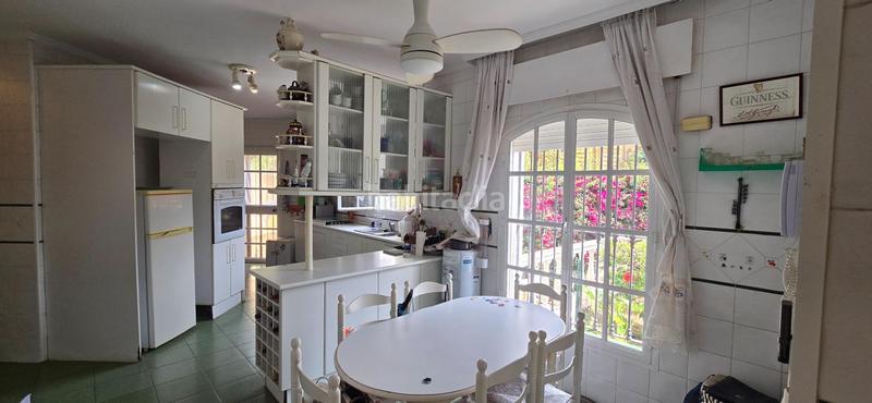 Foto 6e491281-e66f-4bf1-9ea8-383a3cf70687. Chalet mit parking pool in Valdeolletas - Las Cancelas - Xarblanca Marbella