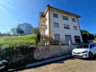 Maison à Calle curión 9. Dos viviendas en una! gran casa en el curión luarca con terreno