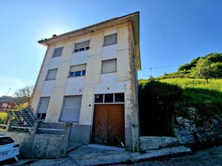 Casa a Calle curión 9. Dos viviendas en una! gran casa en el curión luarca con terreno