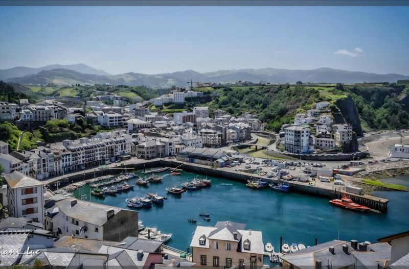 Foto 2afe2cb3-c6e7-4fcb-9053-f97bd76eb93c. Edificio en calle crucero 5 se vende casa en luarca en Valdés