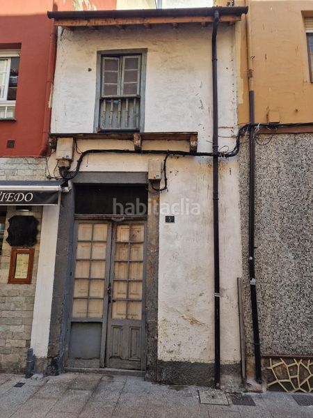 Foto 63afd2cc-315d-4d53-95b5-b171196c75db. Edificio en calle crucero 5 se vende casa en luarca en Valdés