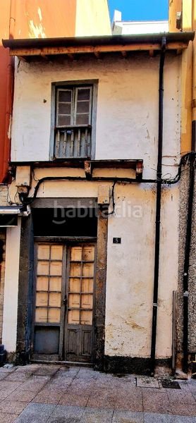 Foto ae5b384d-6067-4918-a310-32d6eebf8f96. Edificio en calle crucero 5 se vende casa en luarca en Valdés