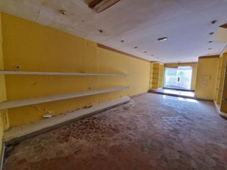 Local Comercial a Calle armando cotarelo 29. Oportunidad única en el centro de vegadeo! local versátil con mú