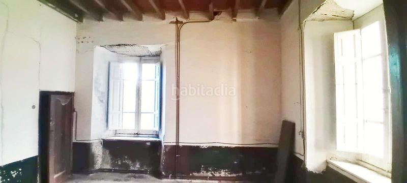 Foto d73221ce-ca4c-451e-96ec-c427c083598d. Masia amb aparcament a Castropol