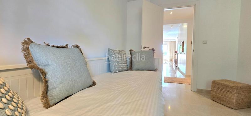 Foto 1b1d5ba0-dd16-42cd-99a2-6ce42ca8edaa. Piano terra con parcheggio piscina in Río Real Marbella