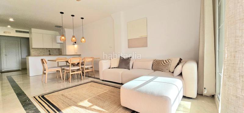 Foto 3f181103-b391-463b-946f-caf6645eae10. Piano terra con parcheggio piscina in Río Real Marbella