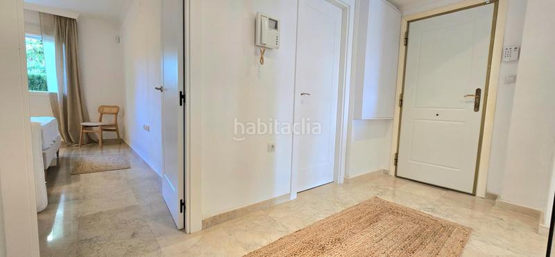 Foto 73a53337-7280-4873-83ec-cfe4f814fbd4. Piano terra con parcheggio piscina in Río Real Marbella