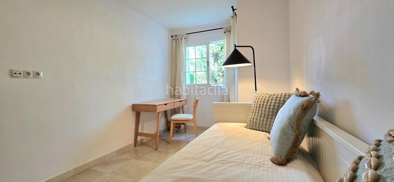 Foto 7b9ae52d-08e9-4fb6-aec3-b6a0d272e4bb. Piano terra con parcheggio piscina in Río Real Marbella