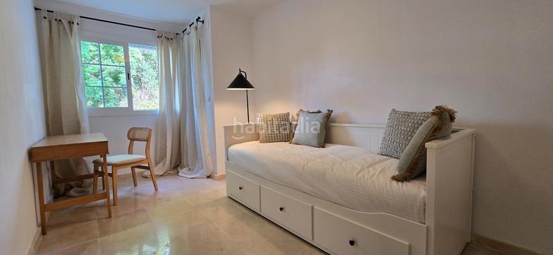 Foto 9ab42669-2c4b-40d3-b2f7-eacd5e6ec008. Piano terra con parcheggio piscina in Río Real Marbella