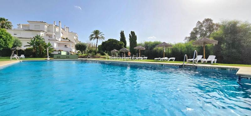 Foto 9e5c9c73-e559-44e6-a8b8-189ed22ac6ea. Piano terra con parcheggio piscina in Río Real Marbella