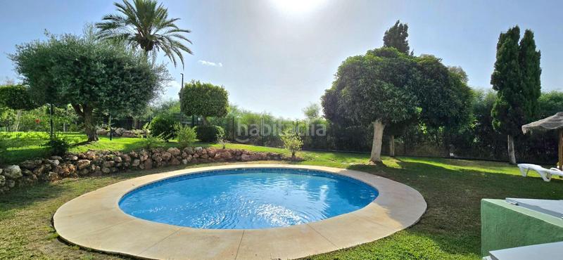 Foto af997f80-1231-48af-a84b-58956b059117. Piano terra con parcheggio piscina in Río Real Marbella