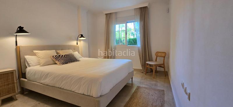 Foto be215614-4ef2-4868-891c-e6a3c60aae8a. Piano terra con parcheggio piscina in Río Real Marbella