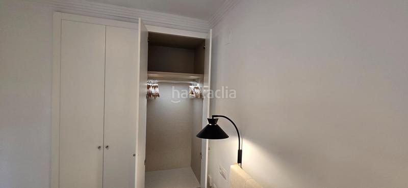 Foto f588ecdd-814e-4698-a4cf-6eb87bead705. Piano terra con parcheggio piscina in Río Real Marbella