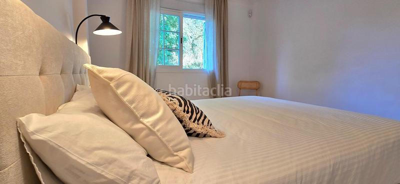 Foto f7f8ec19-6e33-4388-b89d-ab586989667d. Piano terra con parcheggio piscina in Río Real Marbella