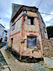 Mas à Castropol. Oportunidad en figueras  casa con vistas al puerto para reformar
