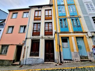 Casa adossada  Calle de amando pérez 28. Casa histórica en el centro de ribadeo con múltiples posibilidad