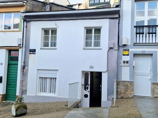 Casa aparellada a Antonio otero 52. Casita con encanto en el puerto de ribadeo