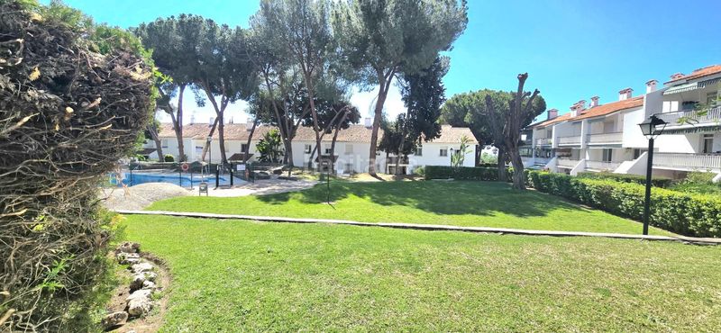 Foto 660f6808-ba28-4638-a377-ec41ed912123. Planta baixa amb piscina a Las Lomas de Río Verde Marbella