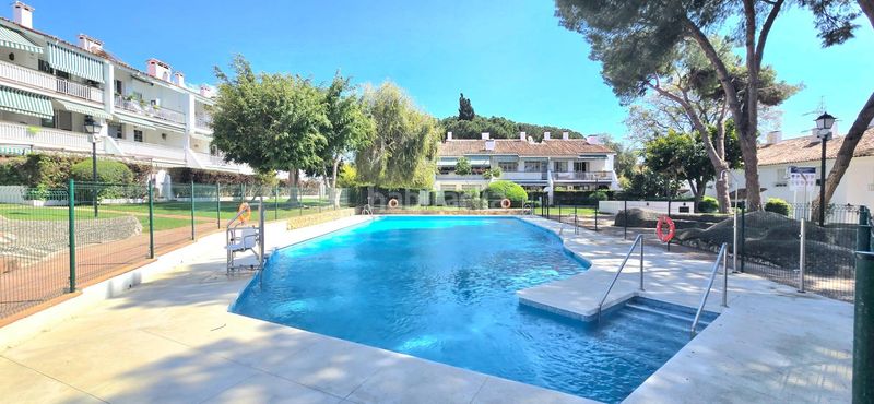 Foto 71fbdf78-4221-4e65-8c02-fa81c40f19a2. Planta baixa amb piscina a Las Lomas de Río Verde Marbella