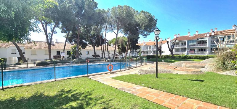 Foto bb88ccca-fef6-4a90-860b-5eeaad29e074. Planta baixa amb piscina a Las Lomas de Río Verde Marbella