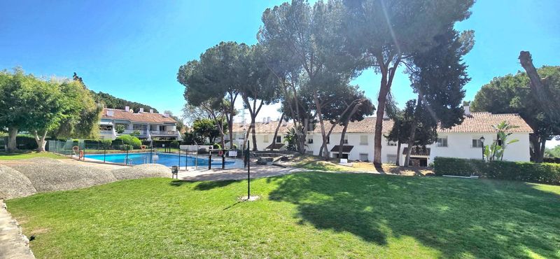Foto c1b83b9b-90a7-4e62-8bc4-70fb5516eff7. Planta baixa amb piscina a Las Lomas de Río Verde Marbella