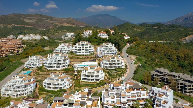 Foto 3b0ac14d-321c-40f4-b982-de2071749a73. Apartament amb aparcament piscina a Los Naranjos Marbella