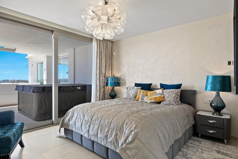 Foto 8079a617-747a-45a1-a859-8cf1c32a9b2b. Apartament amb aparcament piscina a Los Naranjos Marbella
