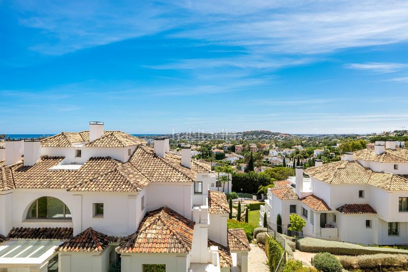 Foto f0a81546-2d6a-41ab-8edd-a46bd770580a. Apartament amb aparcament piscina a Los Naranjos Marbella