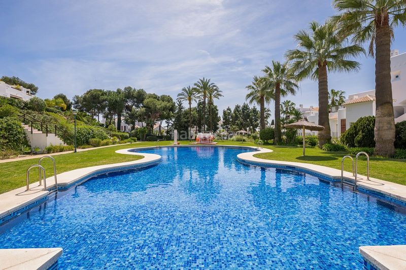 Foto fa7f46e9-6942-4dd8-b721-d1fc06258207. Apartament amb aparcament piscina a Río Real Marbella