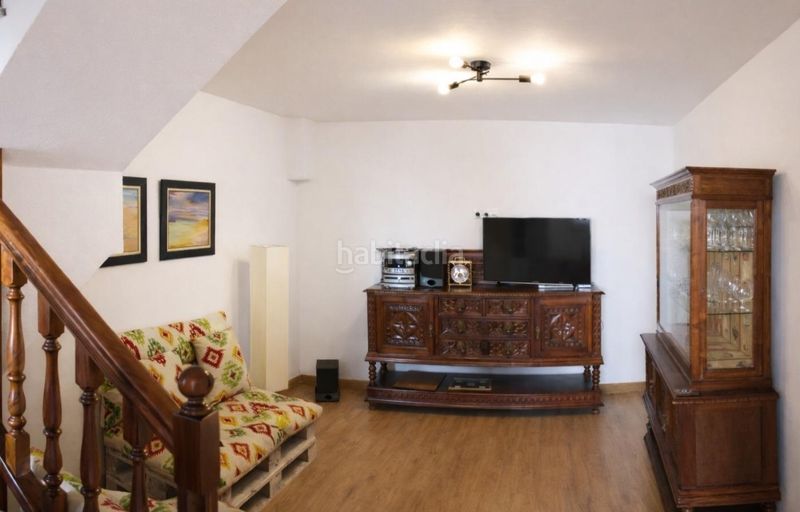 Foto bcfe7883-268d-42e3-a166-ac7406c4a564. Casa adossada a Castropol