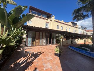 Lloguer Casa a Marina de Casares. Magnífica casa adosada en alquiler corta temporada en marina de