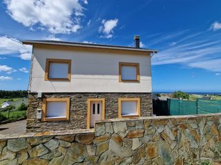 Maison à Lugar coto, o- vilaframil 3. Estupependa casa en venta en  ribadeo con vistas al mar
