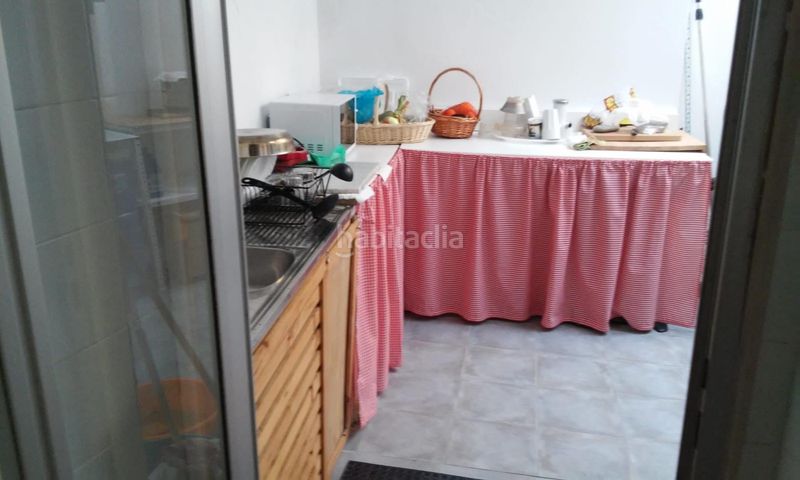 Foto 0521bb9f-ec9b-44d4-900f-cc87cdce7c44. Casa adossada amb calefacció a Castropol